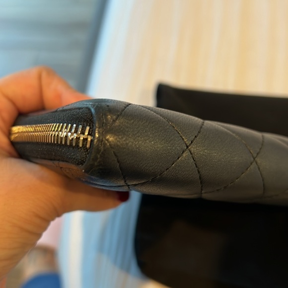 Chanel Black lambskin gusset wallet with pearl wrist chain - Picture 3 of 7